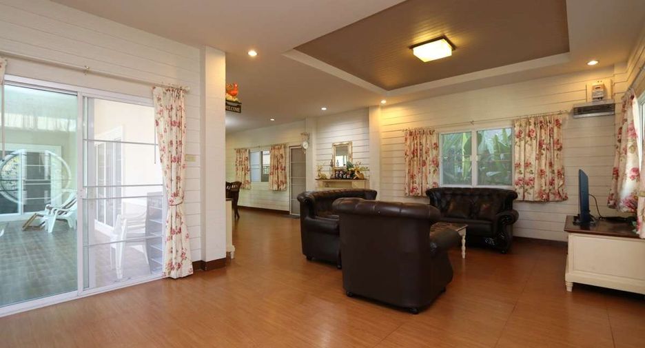 For rent 6 bedrooms house in Mueang Chiang Mai, Chiang Mai