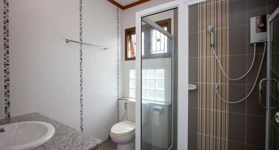 For rent 4 bedrooms house in Mueang Chiang Mai, Chiang Mai