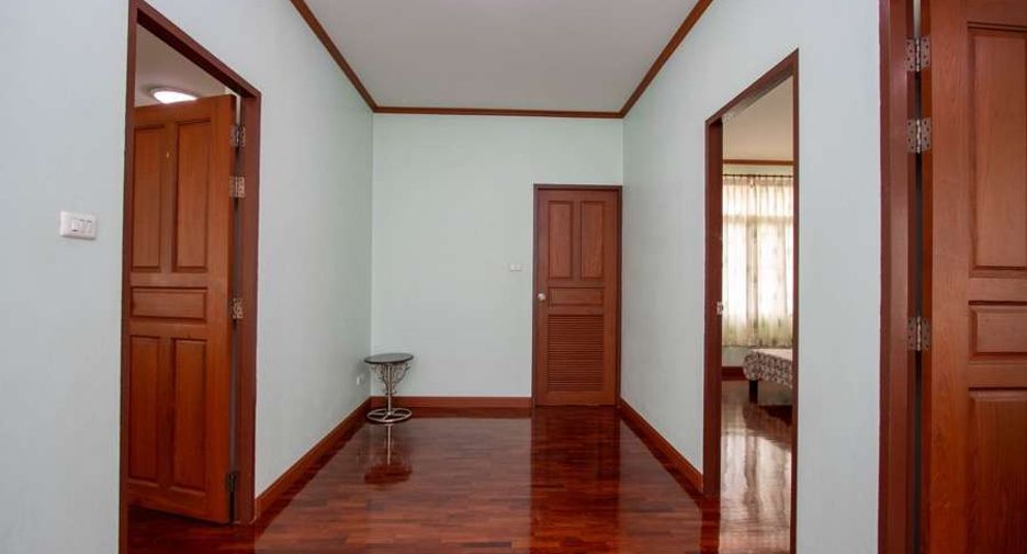 For rent 4 bedrooms house in Mueang Chiang Mai, Chiang Mai