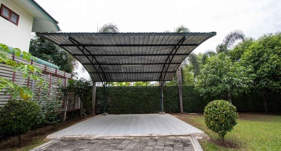 For rent 4 bedrooms house in Mueang Chiang Mai, Chiang Mai
