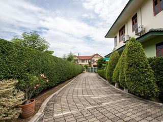 For rent 4 bedrooms house in Mueang Chiang Mai, Chiang Mai