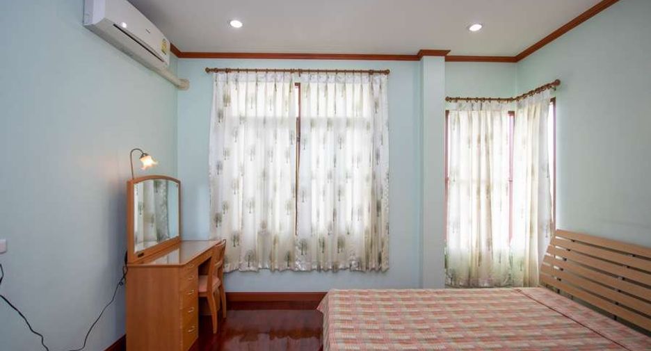 For rent 4 bedrooms house in Mueang Chiang Mai, Chiang Mai