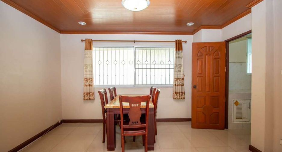 For rent 4 bedrooms house in Mueang Chiang Mai, Chiang Mai