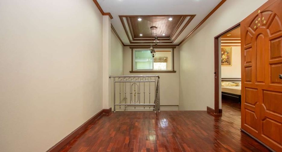 For rent 4 bedrooms house in Mueang Chiang Mai, Chiang Mai