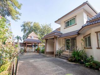 For rent 4 bedrooms house in Mueang Chiang Mai, Chiang Mai