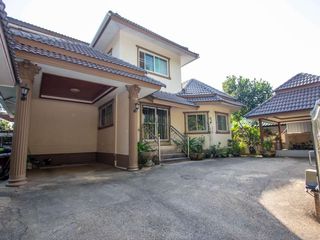 For rent 4 bedrooms house in Mueang Chiang Mai, Chiang Mai