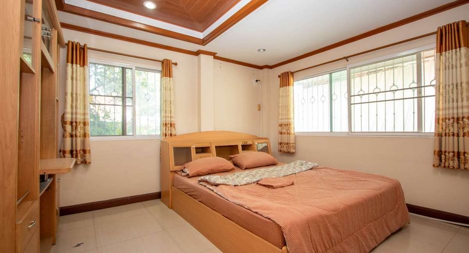 For rent 4 bedrooms house in Mueang Chiang Mai, Chiang Mai