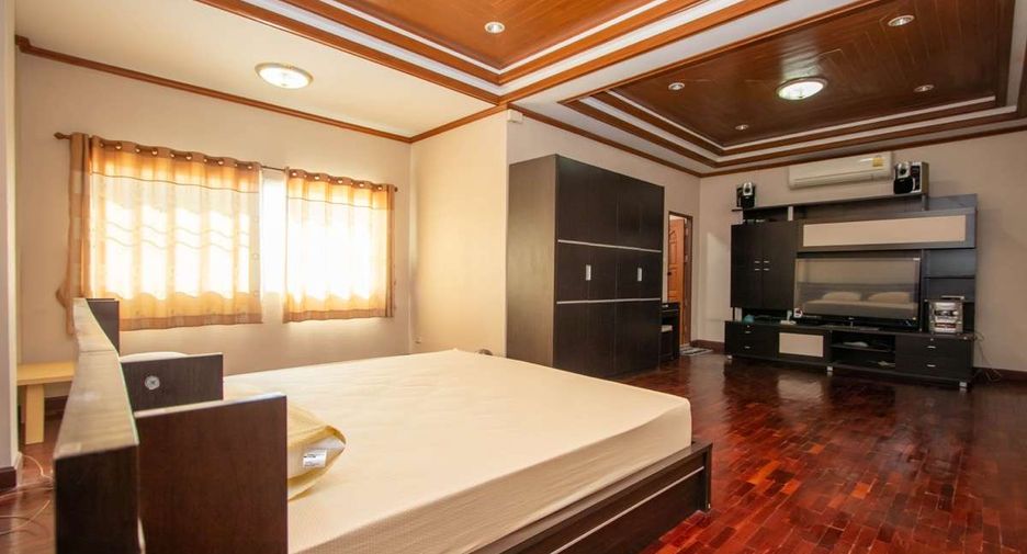 For rent 4 bedrooms house in Mueang Chiang Mai, Chiang Mai