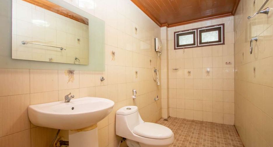 For rent 4 bedrooms house in Mueang Chiang Mai, Chiang Mai