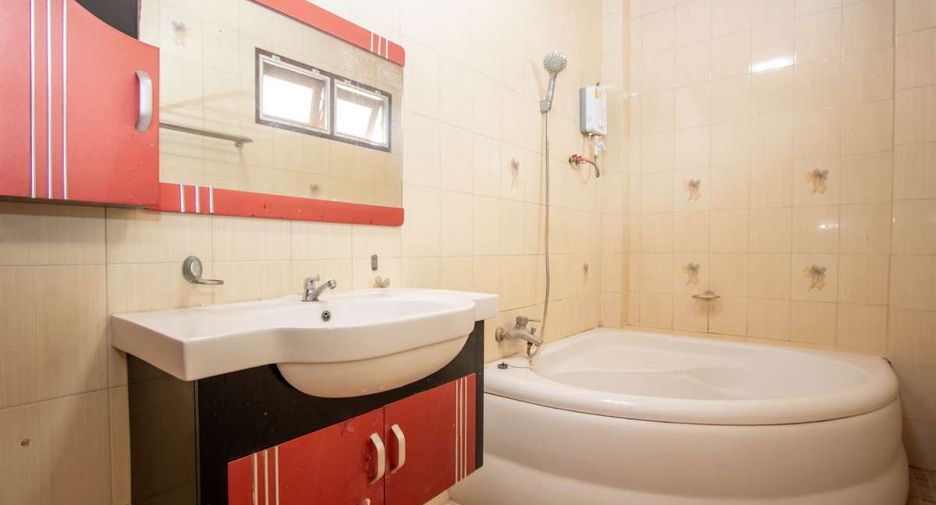 For rent 4 bedrooms house in Mueang Chiang Mai, Chiang Mai