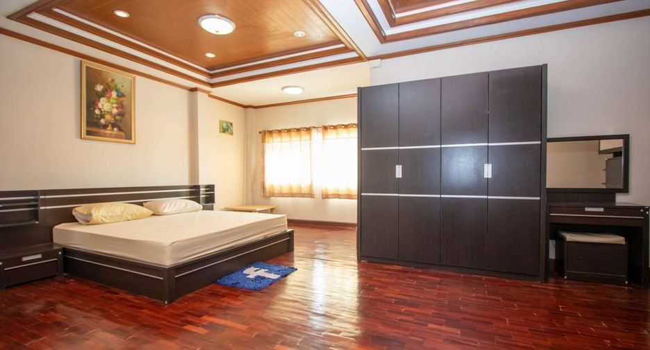 For rent 4 bedrooms house in Mueang Chiang Mai, Chiang Mai