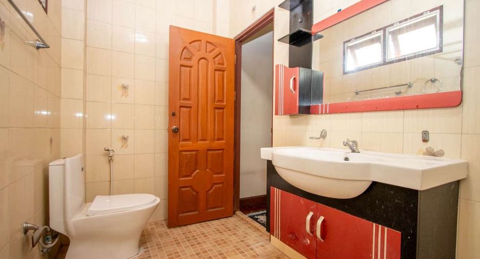 For rent 4 bedrooms house in Mueang Chiang Mai, Chiang Mai
