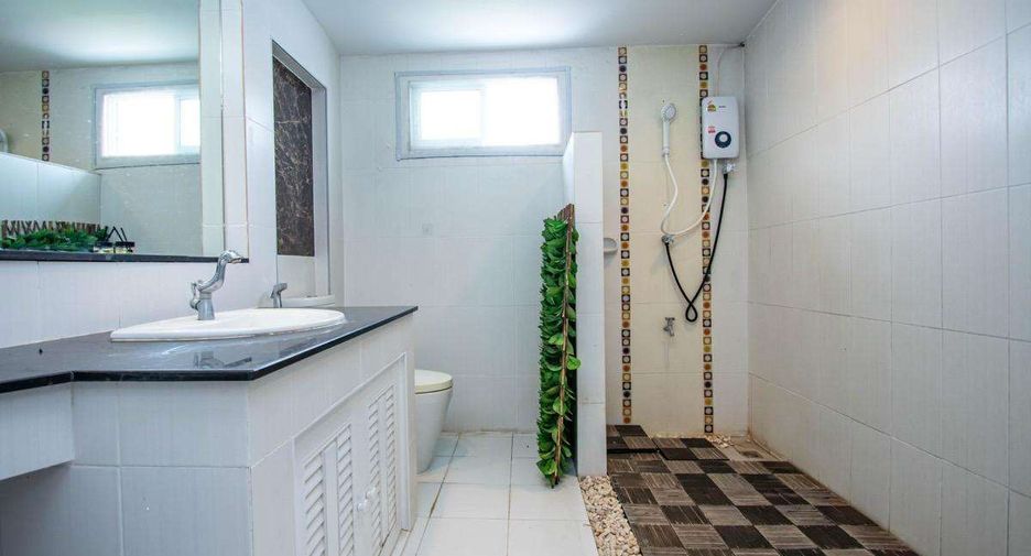 For rent 4 bedrooms house in Mueang Chiang Mai, Chiang Mai