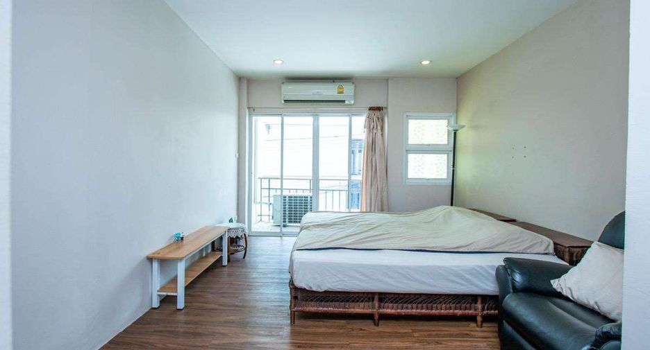 For rent 4 bedrooms house in Mueang Chiang Mai, Chiang Mai