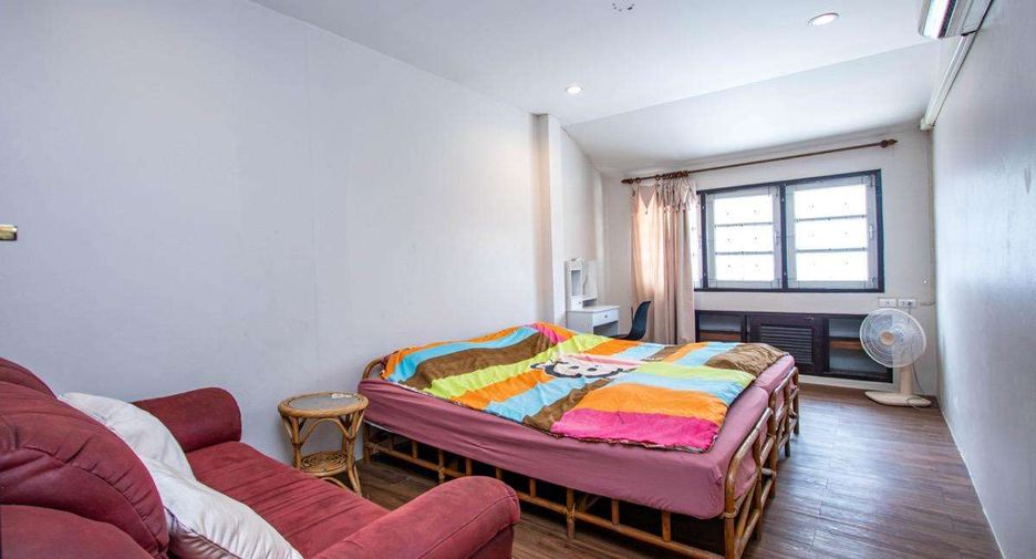 For rent 4 bedrooms house in Mueang Chiang Mai, Chiang Mai