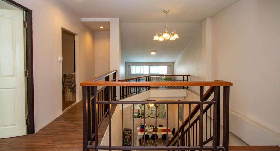 For rent 4 bedrooms house in Mueang Chiang Mai, Chiang Mai
