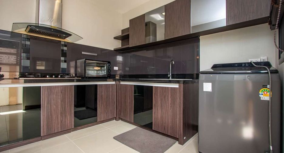 For rent 4 bedrooms house in Saraphi, Chiang Mai