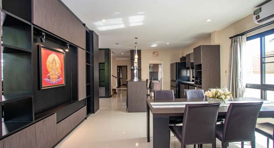 For rent 4 bedrooms house in Saraphi, Chiang Mai
