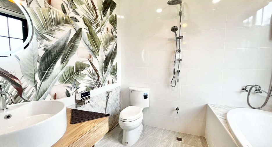 For rent 3 bedrooms house in San Kamphaeng, Chiang Mai