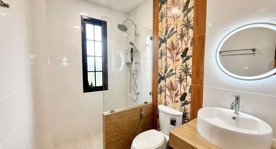For rent 3 bedrooms house in San Kamphaeng, Chiang Mai