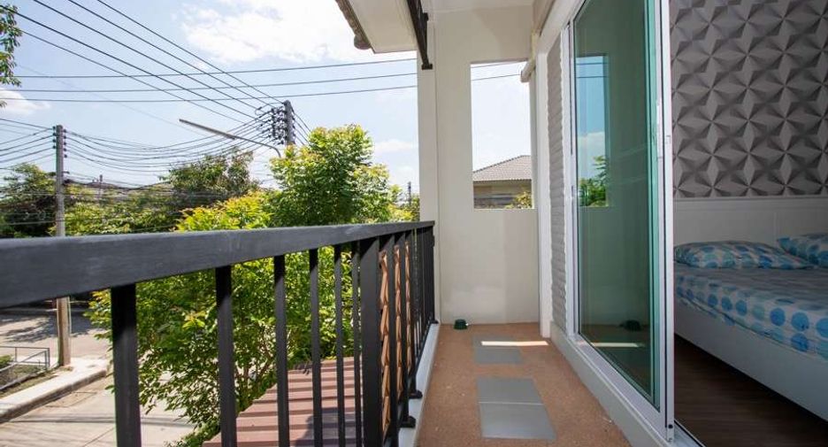 À louer 3 chambres maison à San Kamphaeng, Chiang Mai