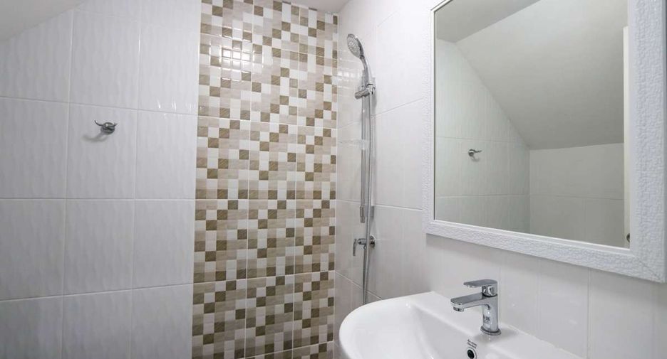For rent 4 bedrooms house in Mueang Chiang Mai, Chiang Mai