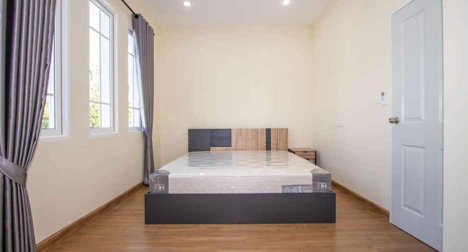For rent 4 bedrooms house in Mueang Chiang Mai, Chiang Mai