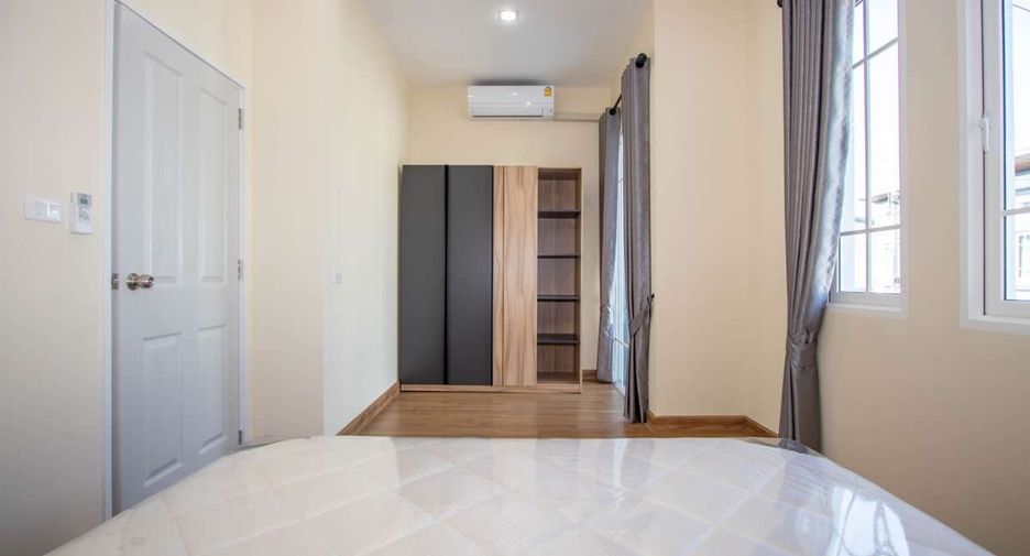 For rent 4 bedrooms house in Mueang Chiang Mai, Chiang Mai