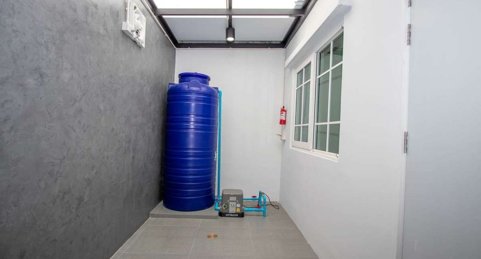 For rent 4 bedrooms house in Mueang Chiang Mai, Chiang Mai