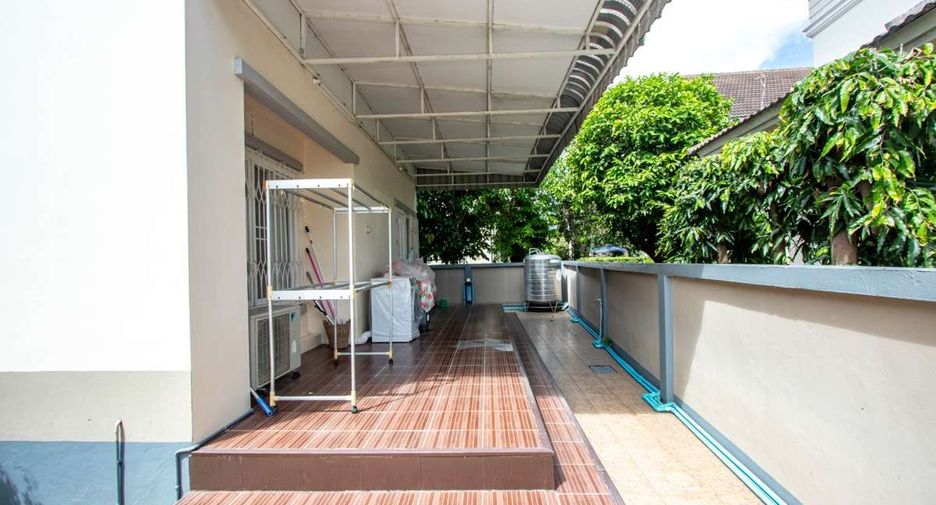 For rent 4 bedrooms house in Mueang Chiang Mai, Chiang Mai