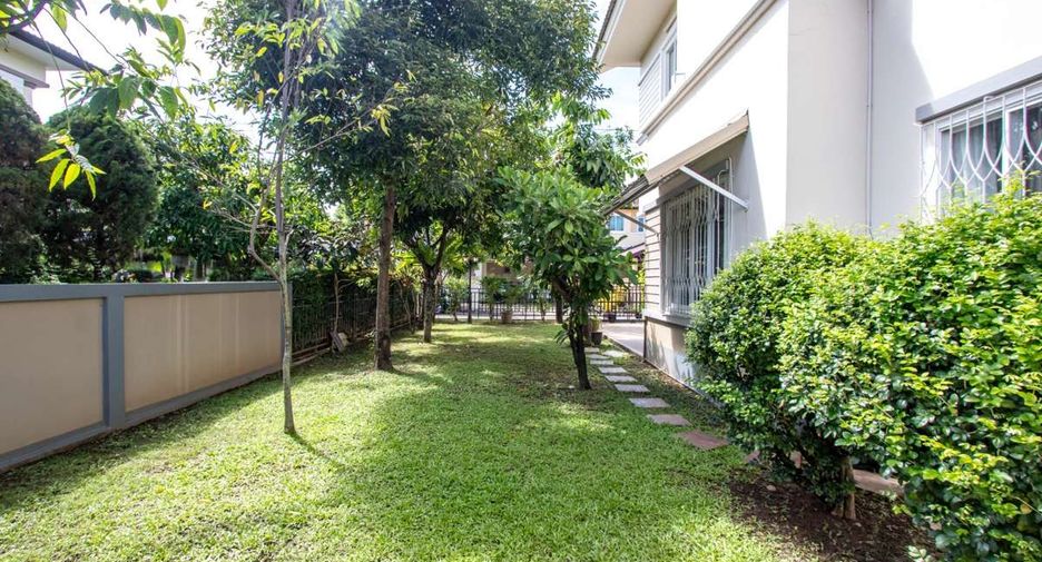 For rent 4 bedrooms house in Mueang Chiang Mai, Chiang Mai