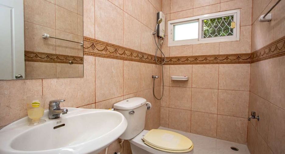 For rent 4 bedrooms house in Mueang Chiang Mai, Chiang Mai