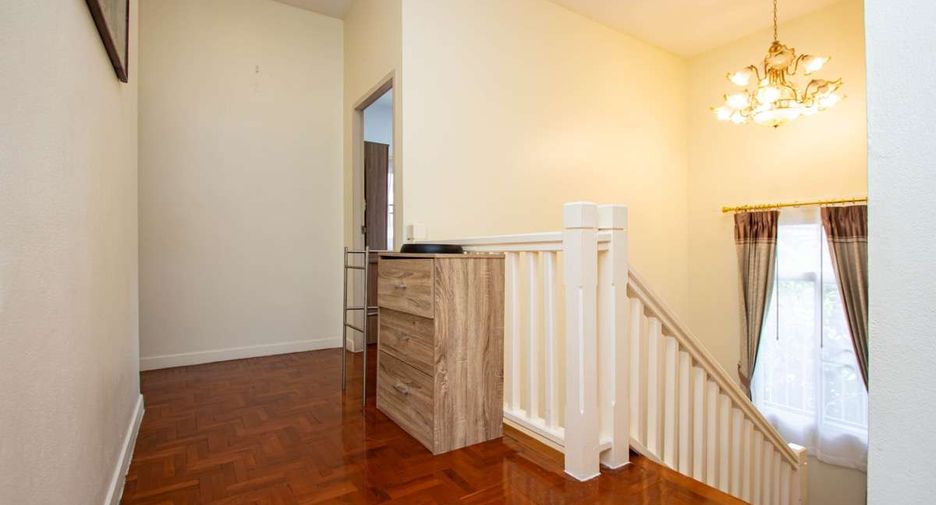 For rent 4 bedrooms house in Mueang Chiang Mai, Chiang Mai