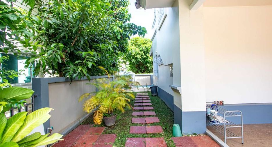 For rent 4 bedrooms house in Mueang Chiang Mai, Chiang Mai