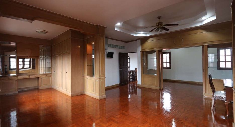 For rent 3 bedrooms house in Mueang Chiang Mai, Chiang Mai