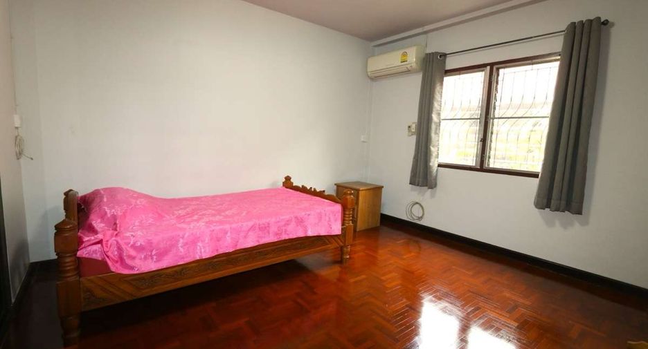 For rent 3 bedrooms house in Mueang Chiang Mai, Chiang Mai