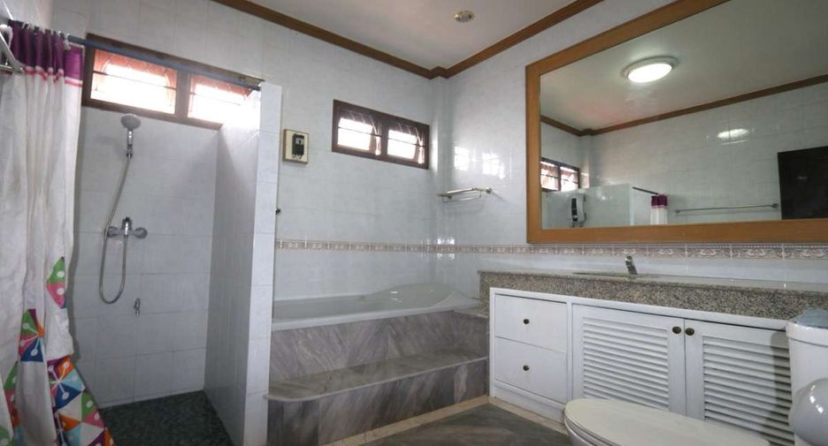 For rent 3 bedrooms house in Mueang Chiang Mai, Chiang Mai