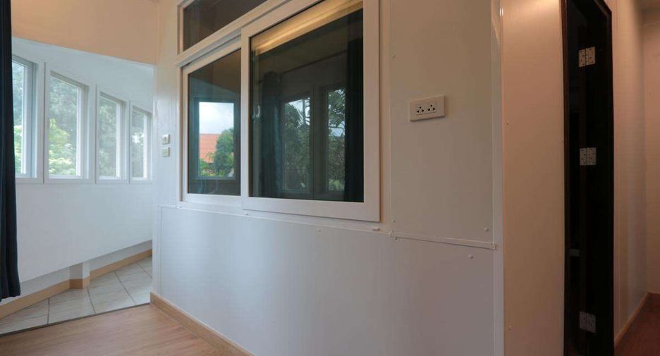 For rent 4 bedrooms house in Mueang Chiang Mai, Chiang Mai