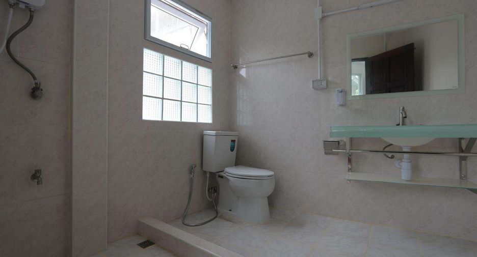 For rent 4 bedrooms house in Mueang Chiang Mai, Chiang Mai