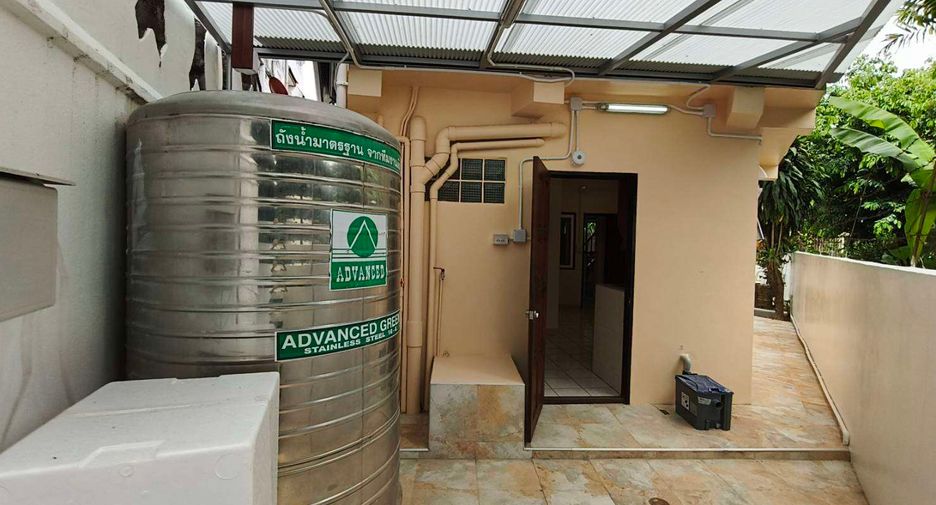 For rent 4 bedrooms house in Mueang Chiang Mai, Chiang Mai