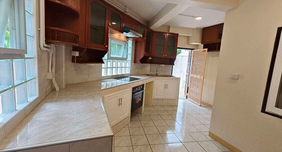 For rent 4 bedrooms house in Mueang Chiang Mai, Chiang Mai