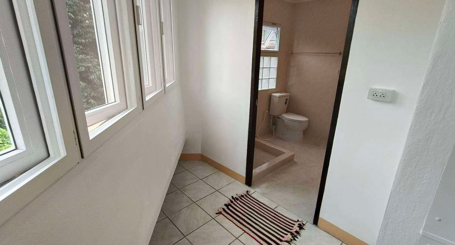 For rent 4 bedrooms house in Mueang Chiang Mai, Chiang Mai