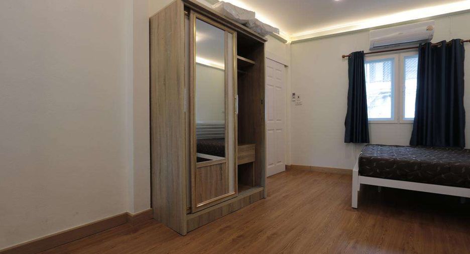 For rent 4 bedrooms house in Mueang Chiang Mai, Chiang Mai