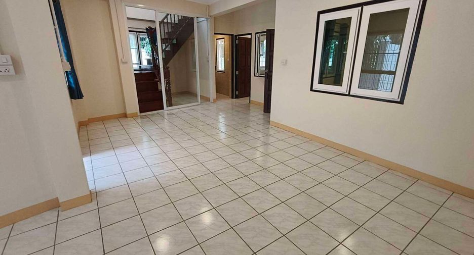 For rent 4 bedrooms house in Mueang Chiang Mai, Chiang Mai
