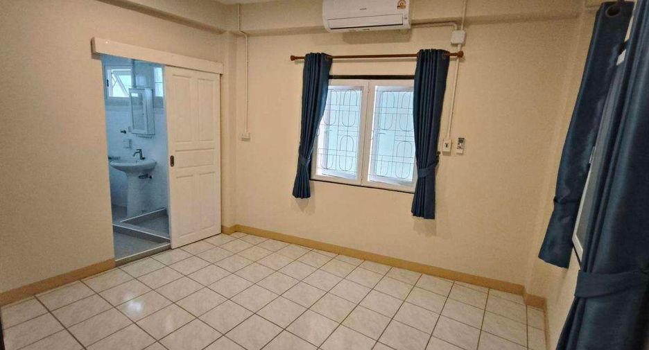 For rent 4 bedrooms house in Mueang Chiang Mai, Chiang Mai