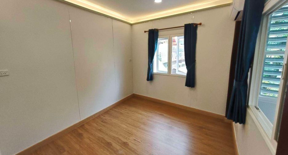 For rent 4 bedrooms house in Mueang Chiang Mai, Chiang Mai