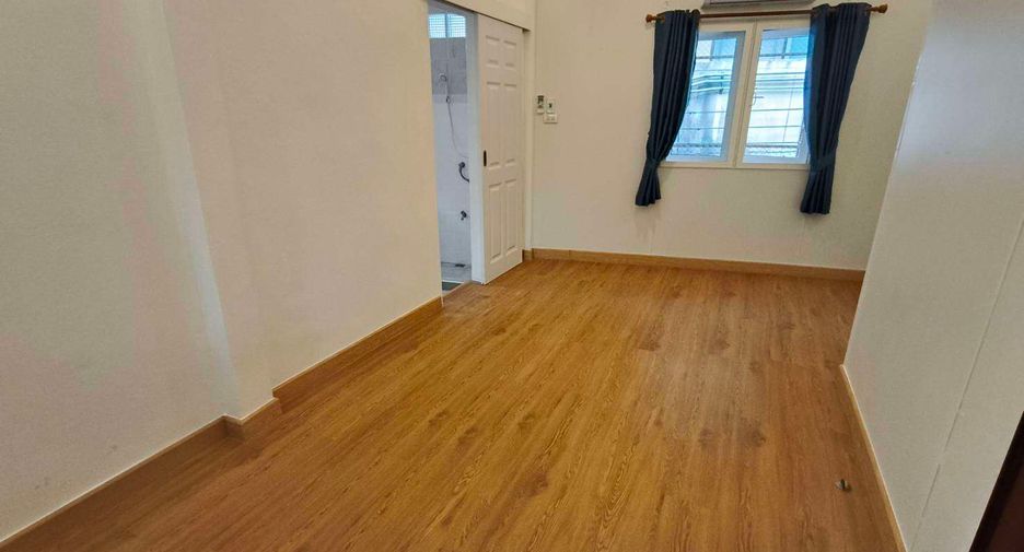 For rent 4 bedrooms house in Mueang Chiang Mai, Chiang Mai
