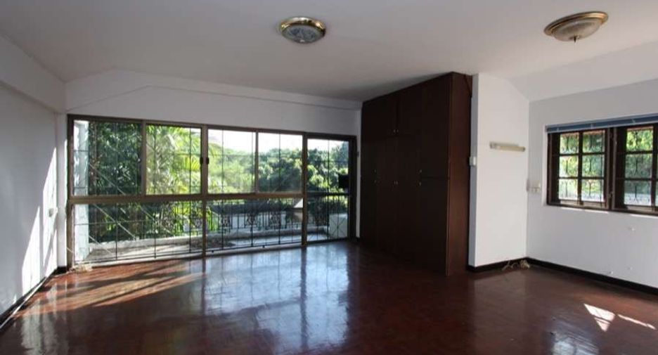 For rent 4 bedrooms house in Mueang Chiang Mai, Chiang Mai