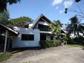For rent 4 bedrooms house in Mueang Chiang Mai, Chiang Mai