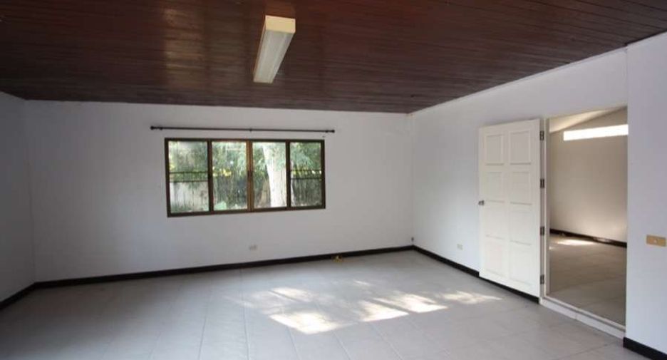 For rent 4 bedrooms house in Mueang Chiang Mai, Chiang Mai